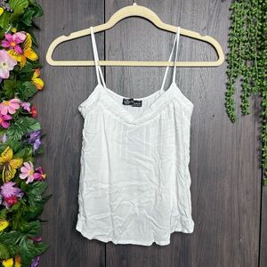 ≈🌼3/$30🌼First Chance White Detailed V Neck Top Size Small